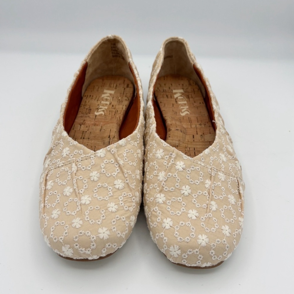 Korks Tan Floral Eyelet Ballet Flats Sz 7.5 - Picture 2 of 5